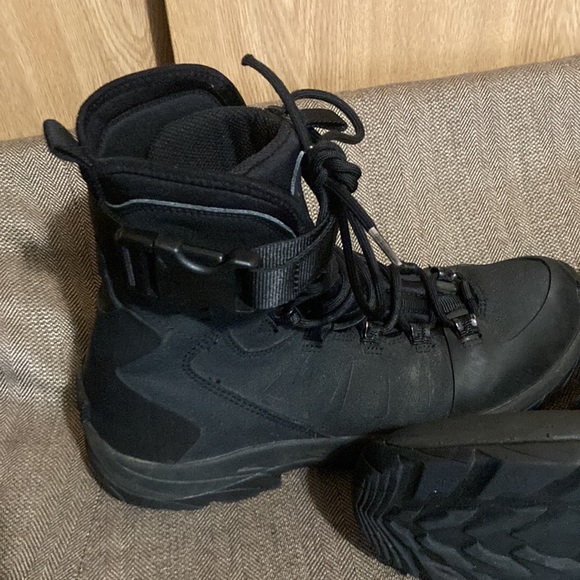 Size 11 Tactical Boot. Very lightweight and comfortable. Lightly Worn. Black. - Picture 3 of 4